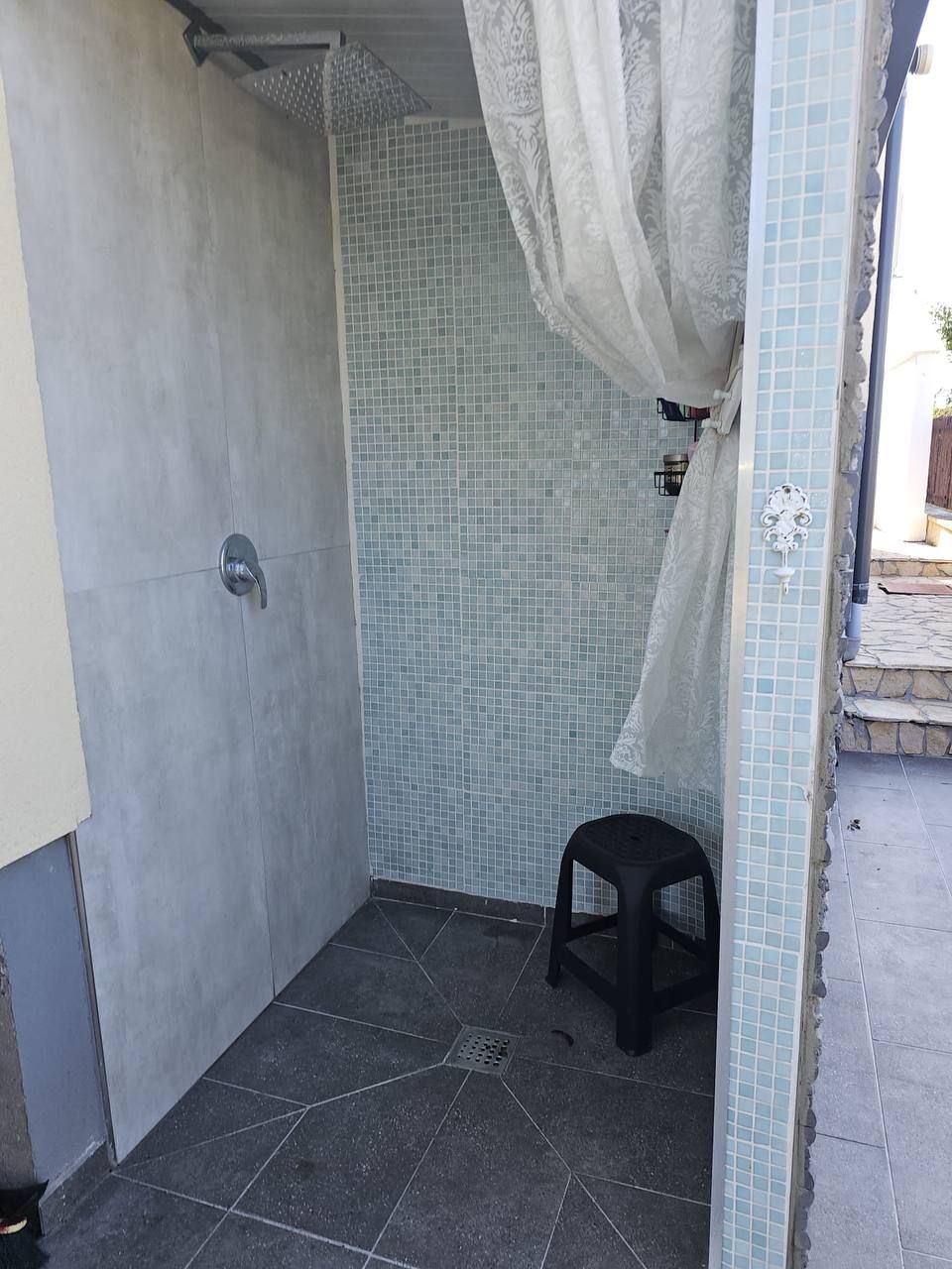 Outdoor shower with mosaic
