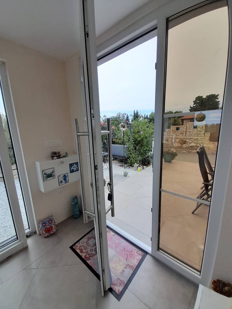 Entrance with glass door to the terrace