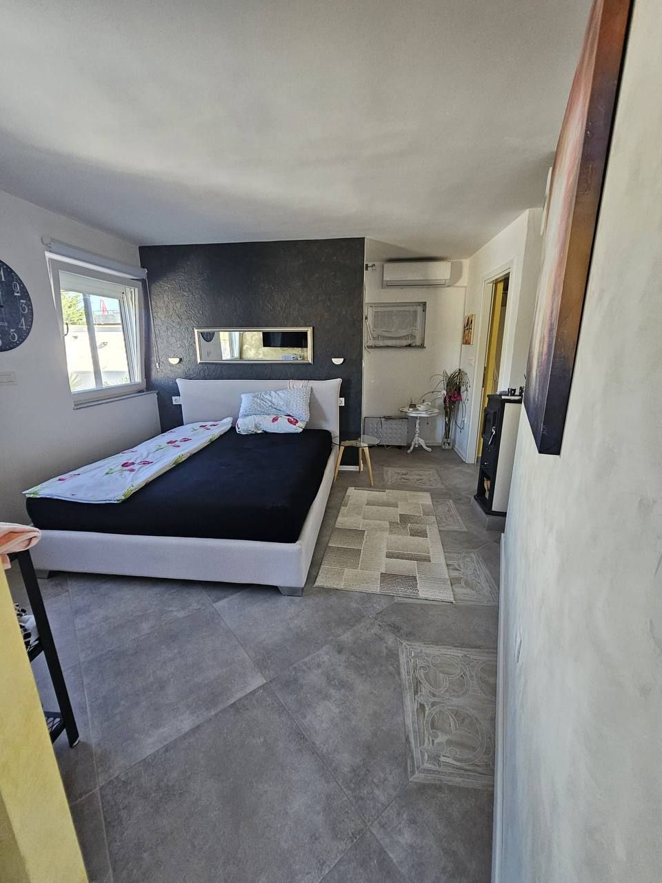 Bedroom with double bed and air conditioning